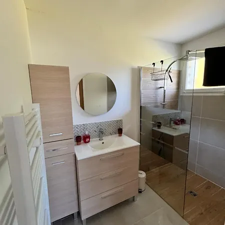 Holiday home Chez Les Filles Bourdeilles