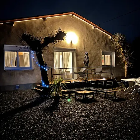 Chez Les Filles Bourdeilles