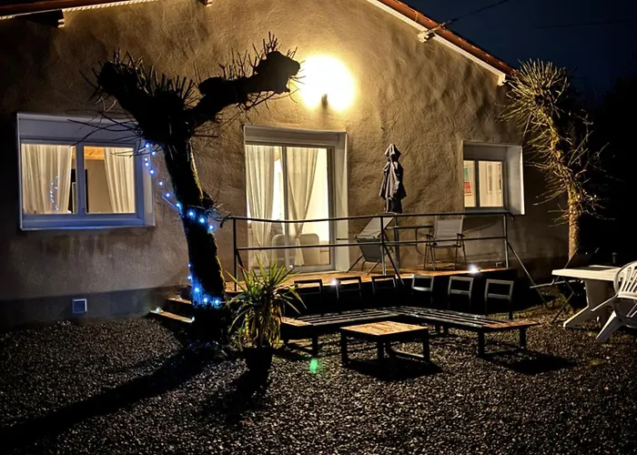 Chez Les Filles Bourdeilles